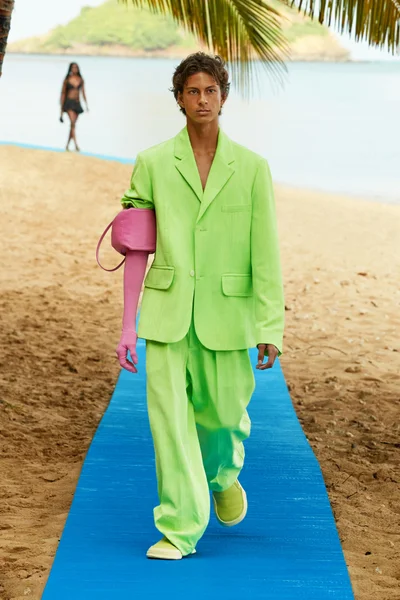 Look 17